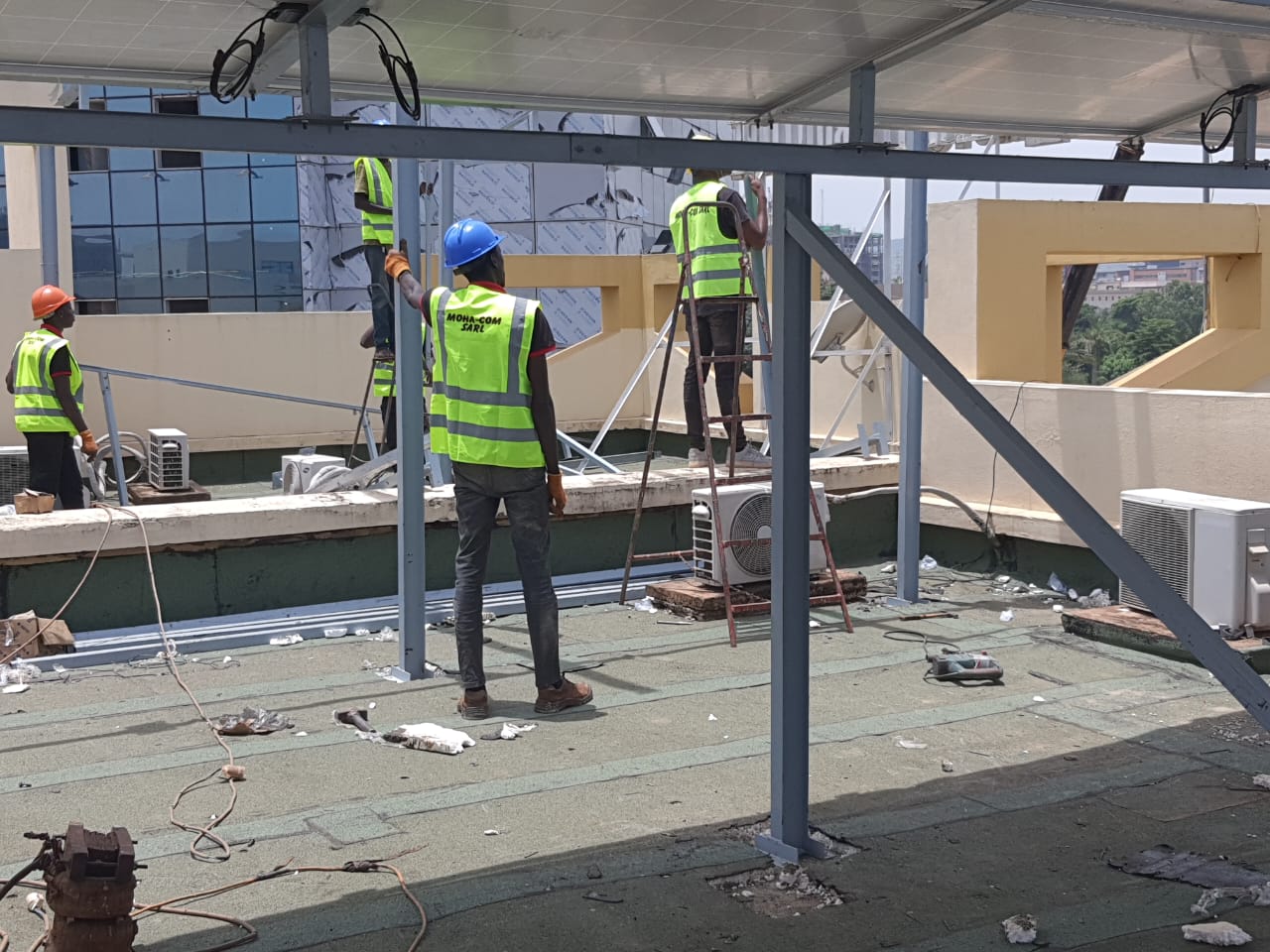 Projet MOHA COM - Panneaux solaires structure métallique Mali