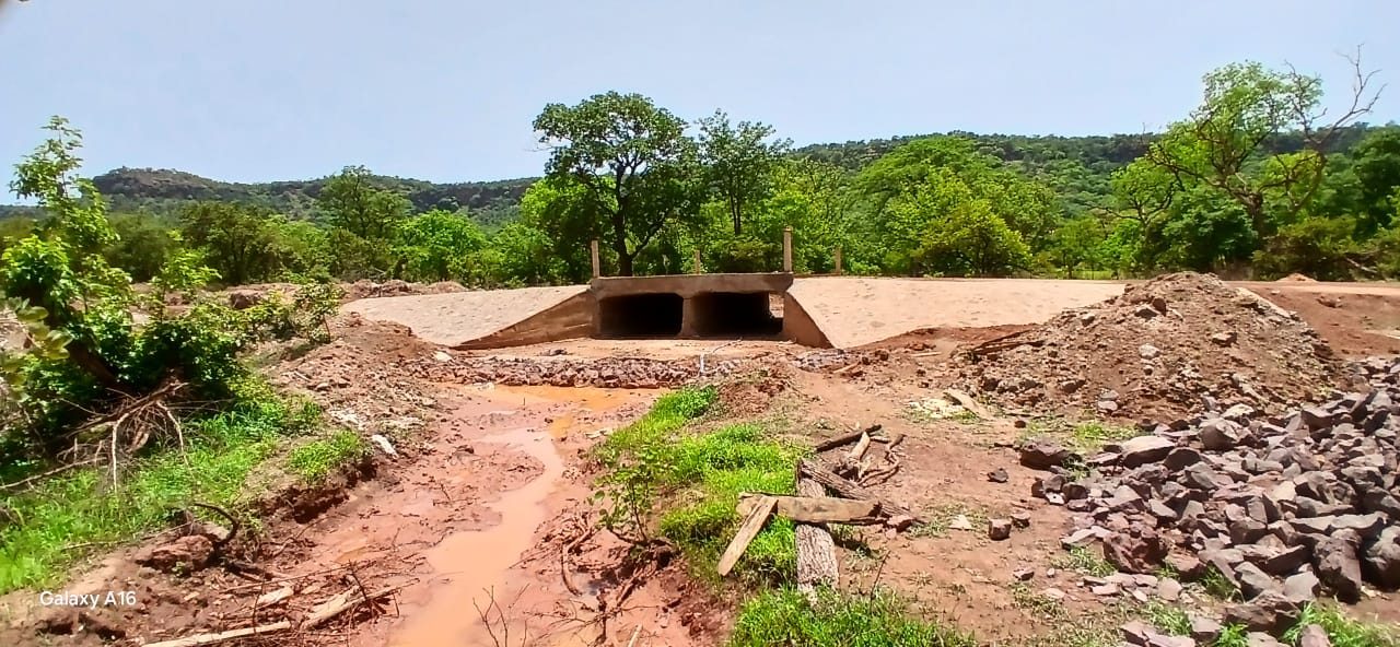 MOHA COM SARL - travaux BTP, voirie et ouvrages de drainage au Mali - chantier BTP: buses/caniveau et ouvrages de drainage