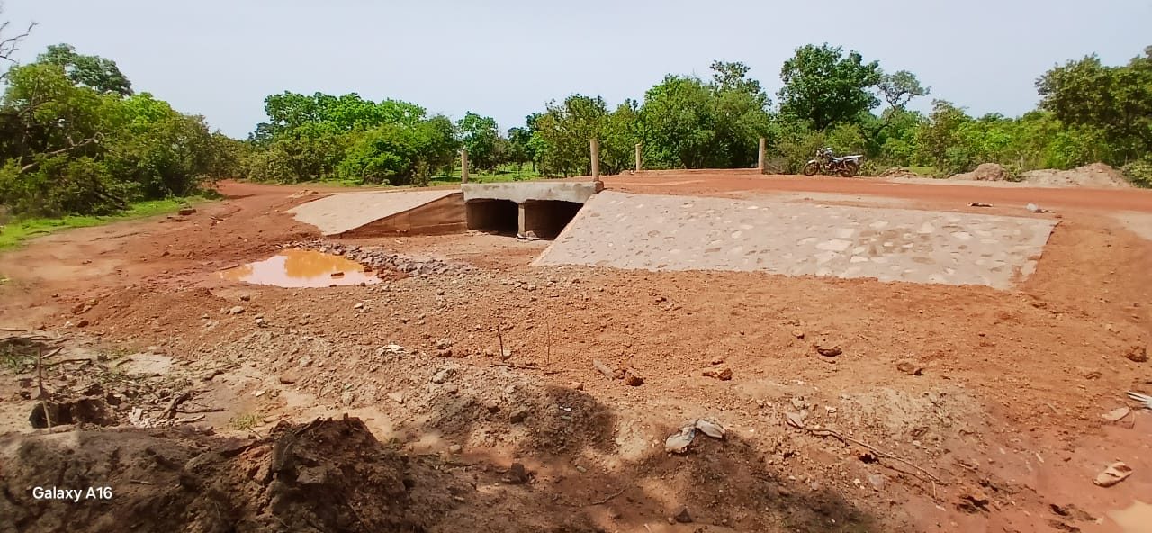 MOHA COM SARL - travaux BTP, voirie et ouvrages de drainage au Mali - chantier BTP: voirie et réalisation terrain