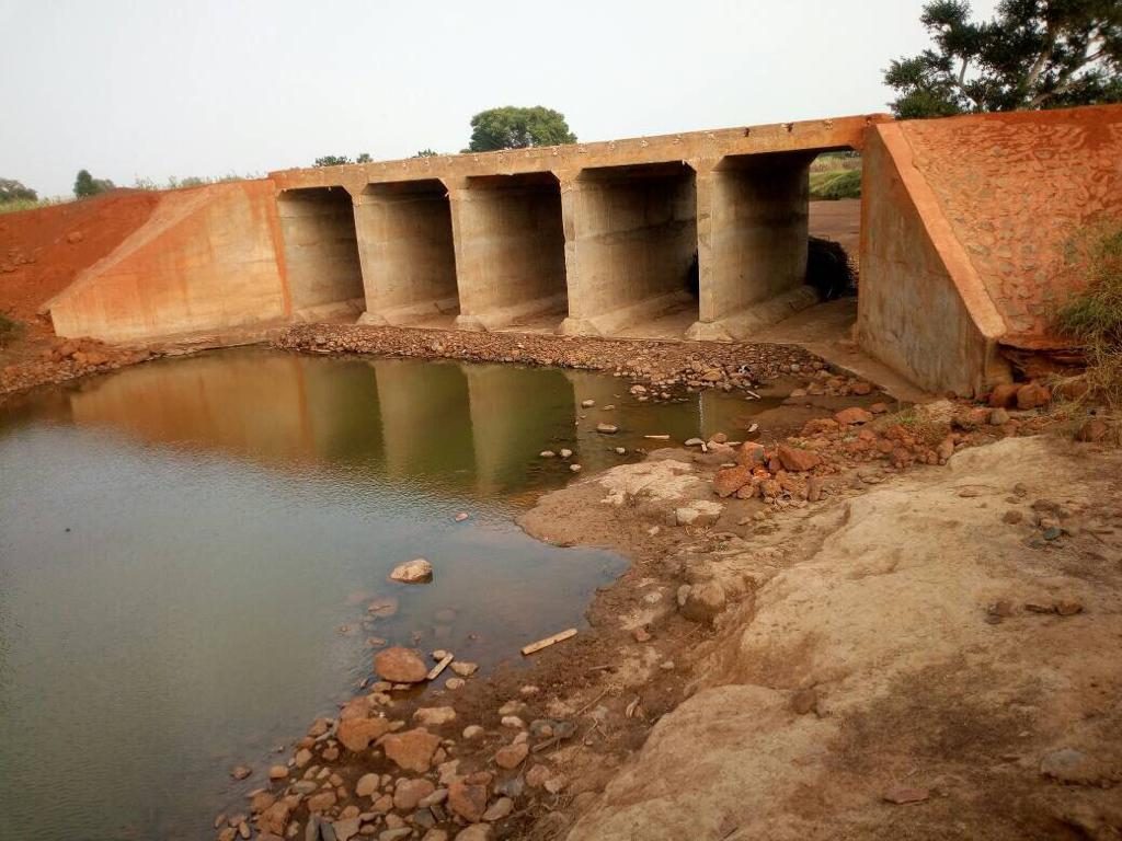 MOHA COM SARL - travaux BTP, voirie et ouvrages de drainage au Mali - ouvrage hydraulique/caniveau