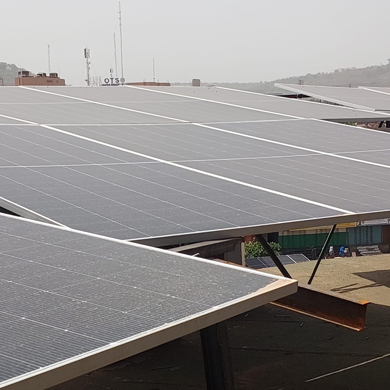 Panneaux solaires installés par MOHA COM SARL au Mali